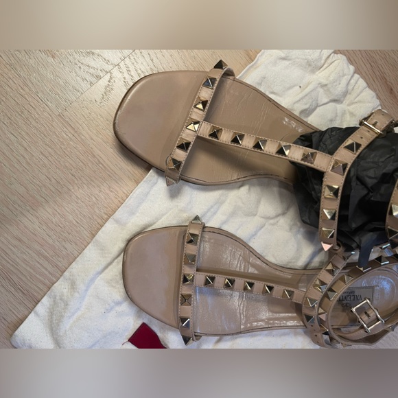 Valentino Garavani Rockstud T-strap sandal in Tan, size 37 - Picture 9 of 12